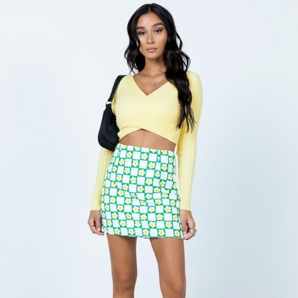 Princess Polly Dresses & Skirts - 🔴Princess Polly Selby Floral Skirt